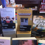 "Os novos moradores" aparece nas livrarias entre os mais vendidos.